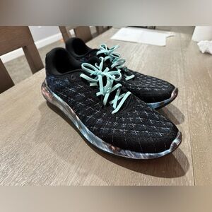 Men’s Under Armour Flow Velocity Wind 2 size 12